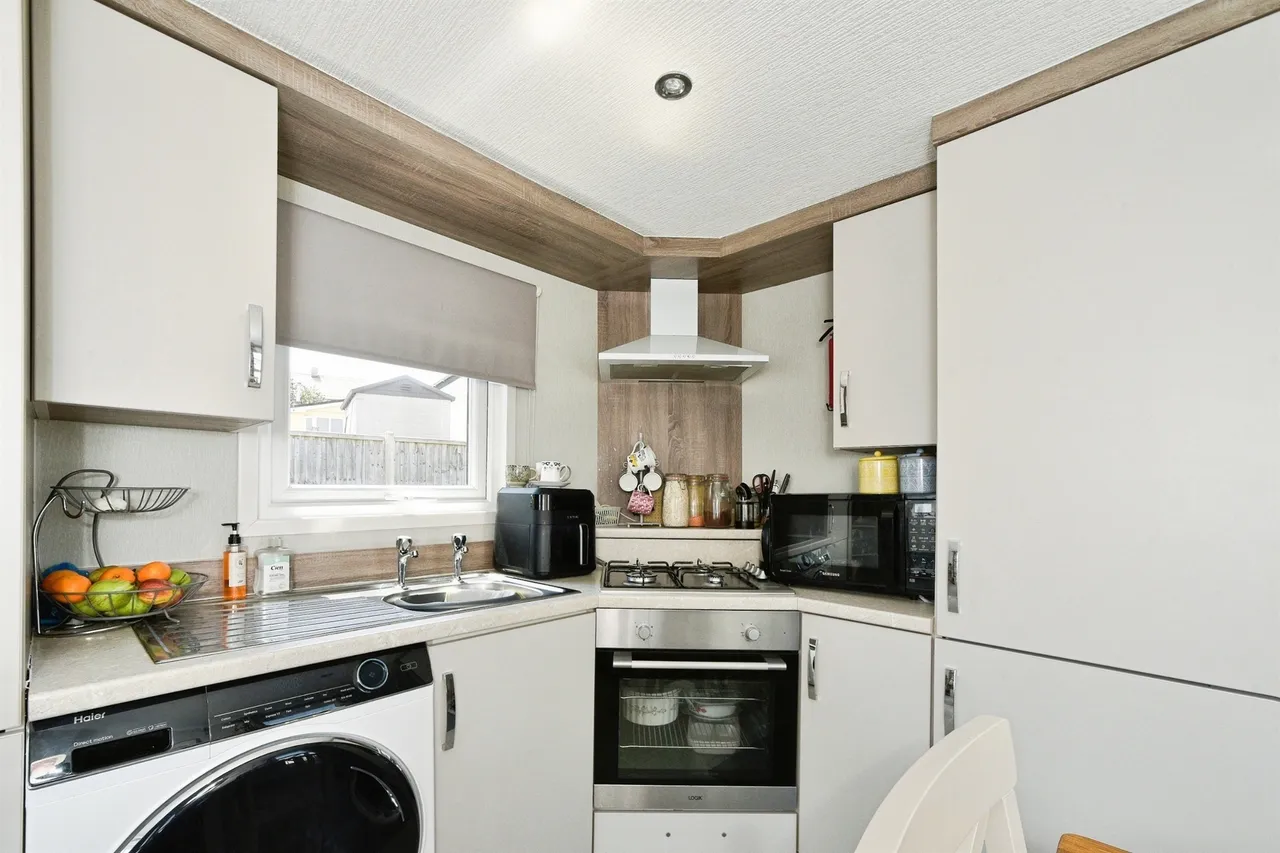 Holders Road, Amesbury, SP4, photo 8