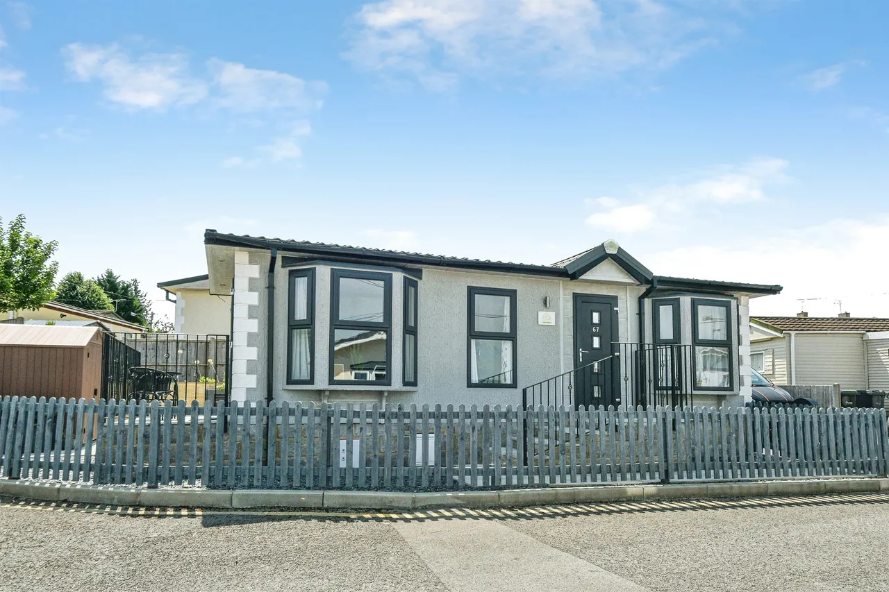 1 bed park home for sale, Holders Road, Amesbury, SP4