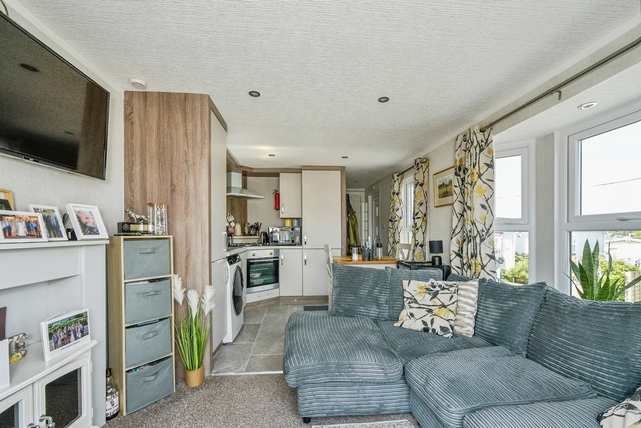 Holders Road, Amesbury, SP4, photo 4