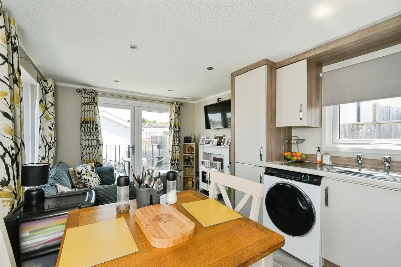 Holders Road, Amesbury, SP4, photo 7