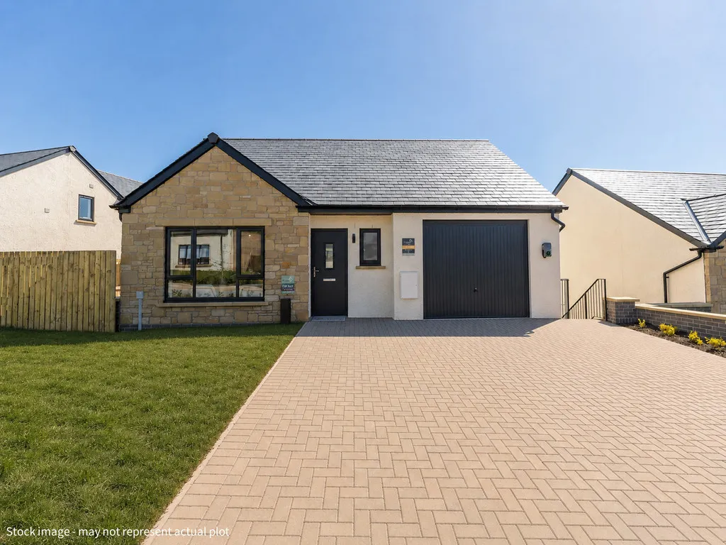 3 bed house for sale, High Road, LA2
