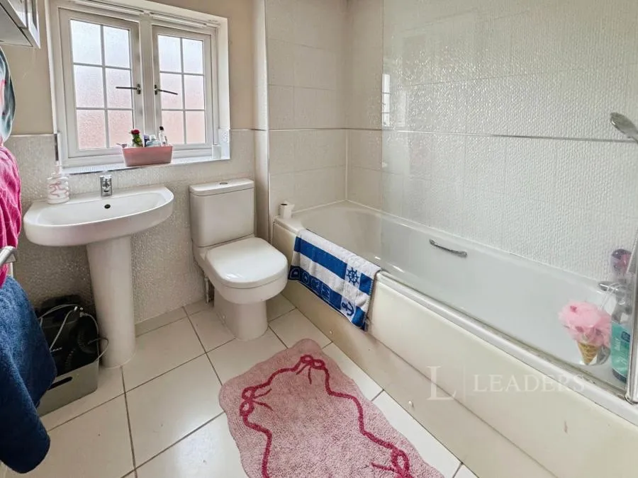Lewis Road, Clacton-on-Sea, CO16, photo 11