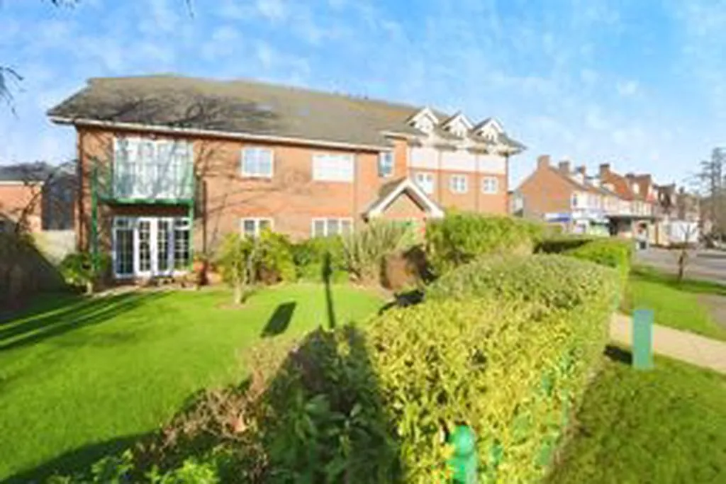 Uxbridge Rd, Hatch End, HA5, photo 8