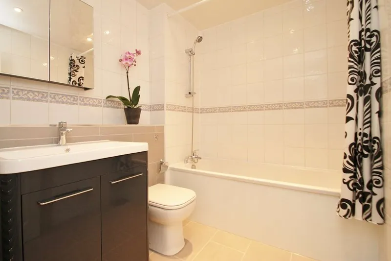 Uxbridge Rd, Hatch End, HA5, photo 7