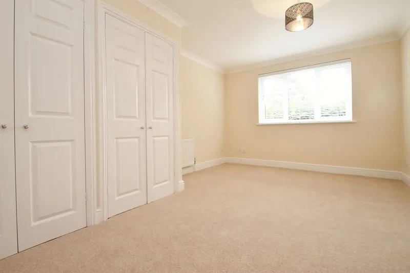 Uxbridge Rd, Hatch End, HA5, photo 5