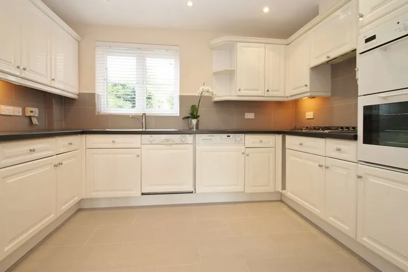 Uxbridge Rd, Hatch End, HA5, photo 3