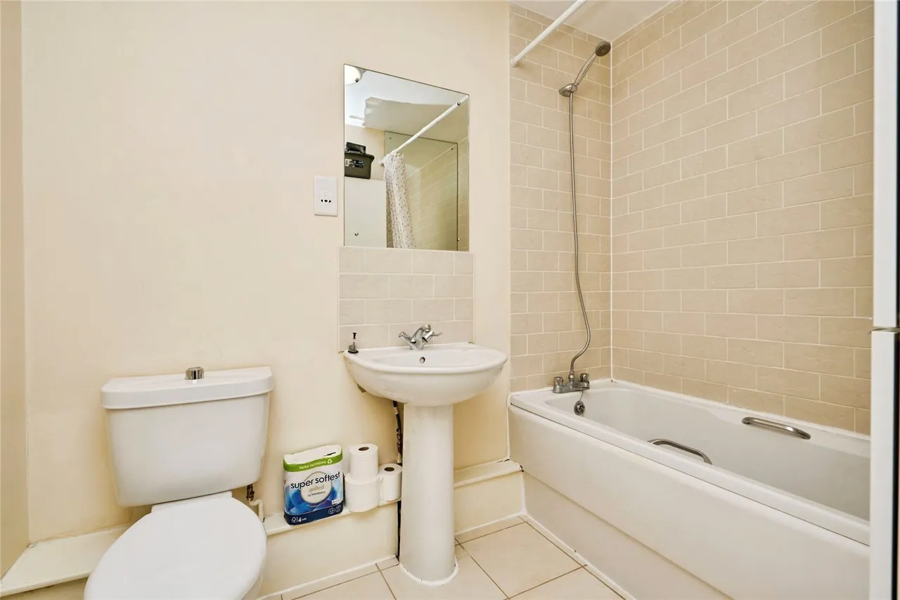 Snowberry Road, Newport, PO30, photo 9