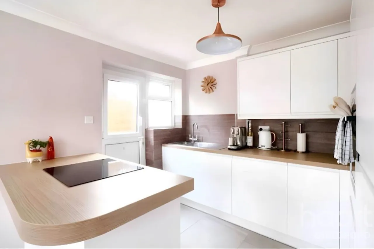 Five Oaks Close, GU21, photo 4