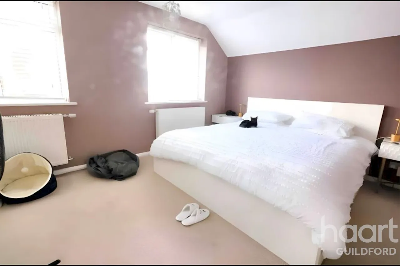 Five Oaks Close, GU21, photo 7