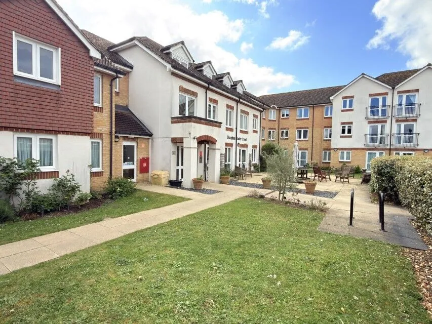 Howth Drive, Woodley, RG5, photo 8