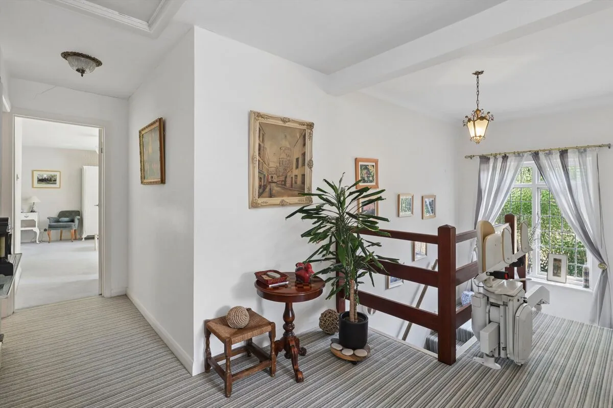 Firfields, Weybridge, KT13, photo 11