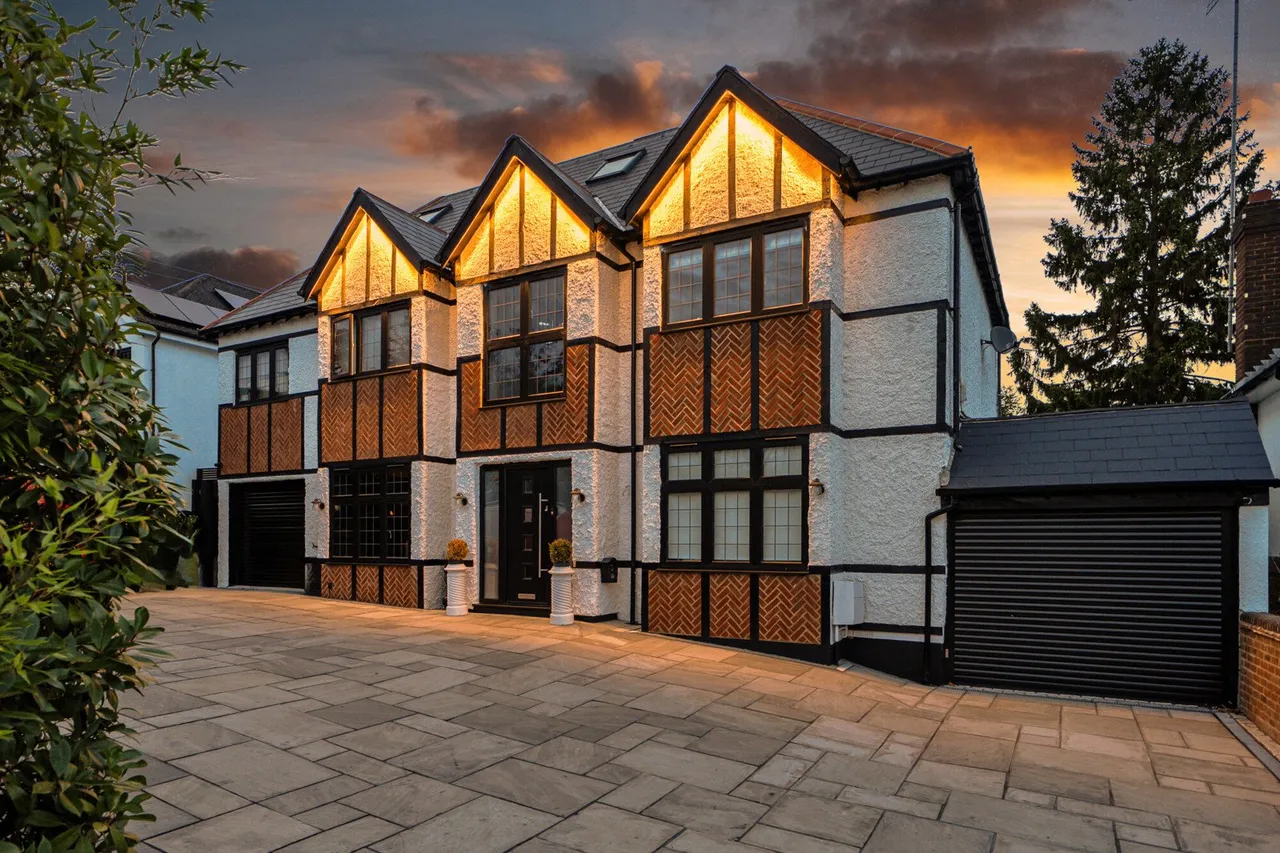 7 bed house for sale — Knoll Rise, BR6