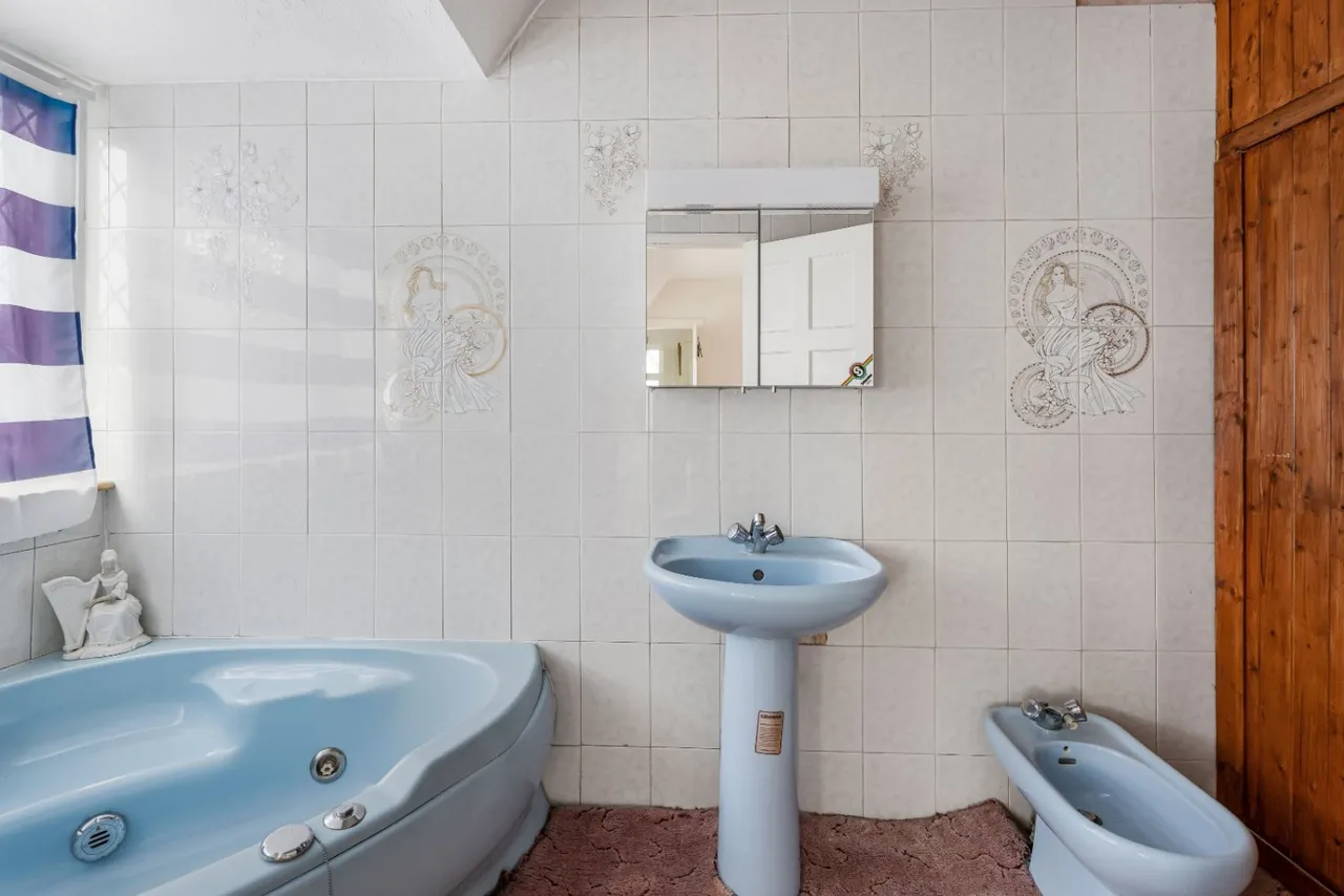 Dorset Drive, Edgware, HA8, photo 18