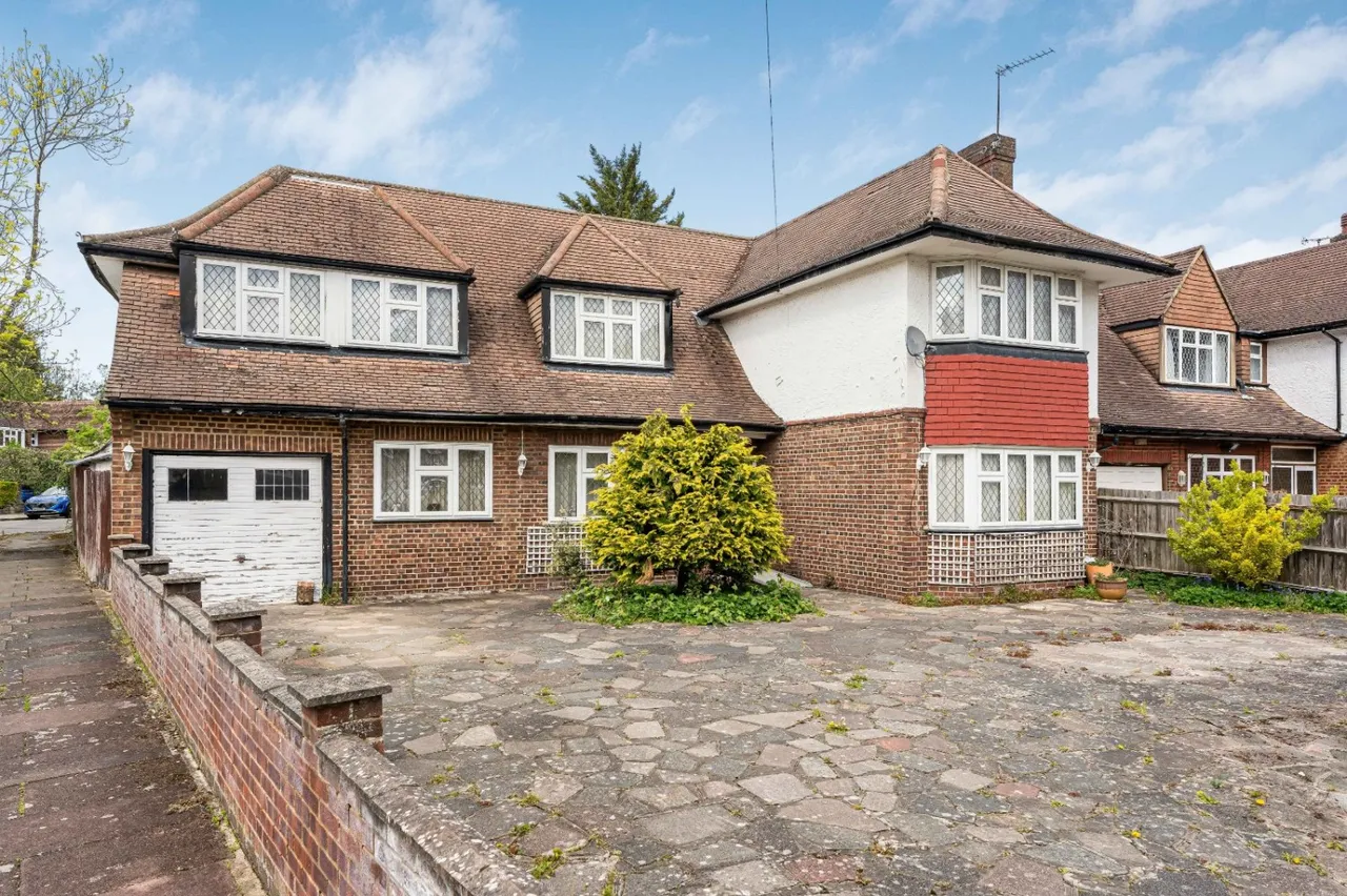 7 bed house for sale, Dorset Drive, Edgware, HA8