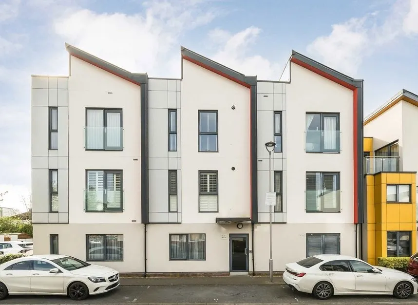 1 bed flat for sale — Cairns Avenue, Streatham, SW16