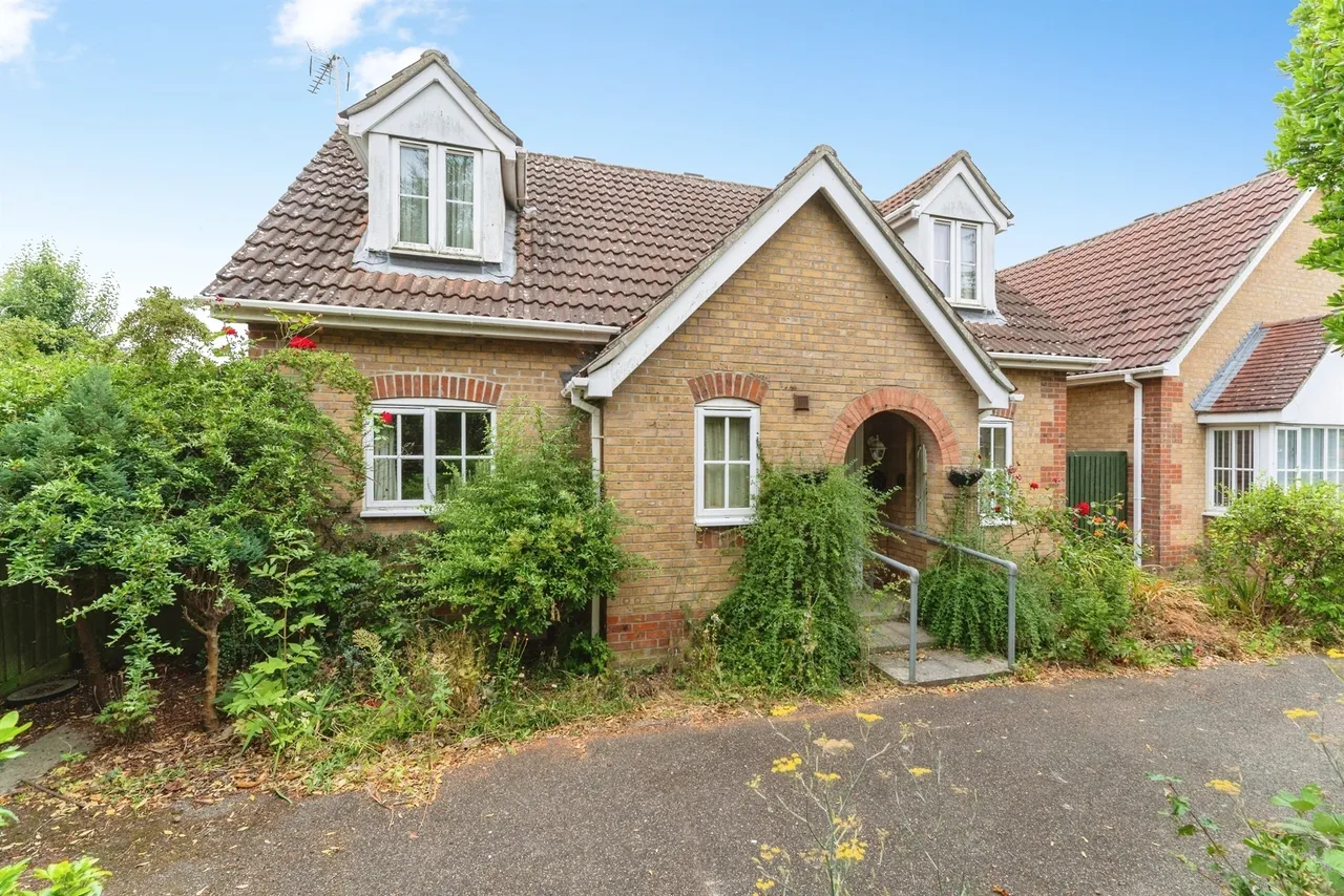 3 bed chalet for sale — Robingoodfellows Lane, March