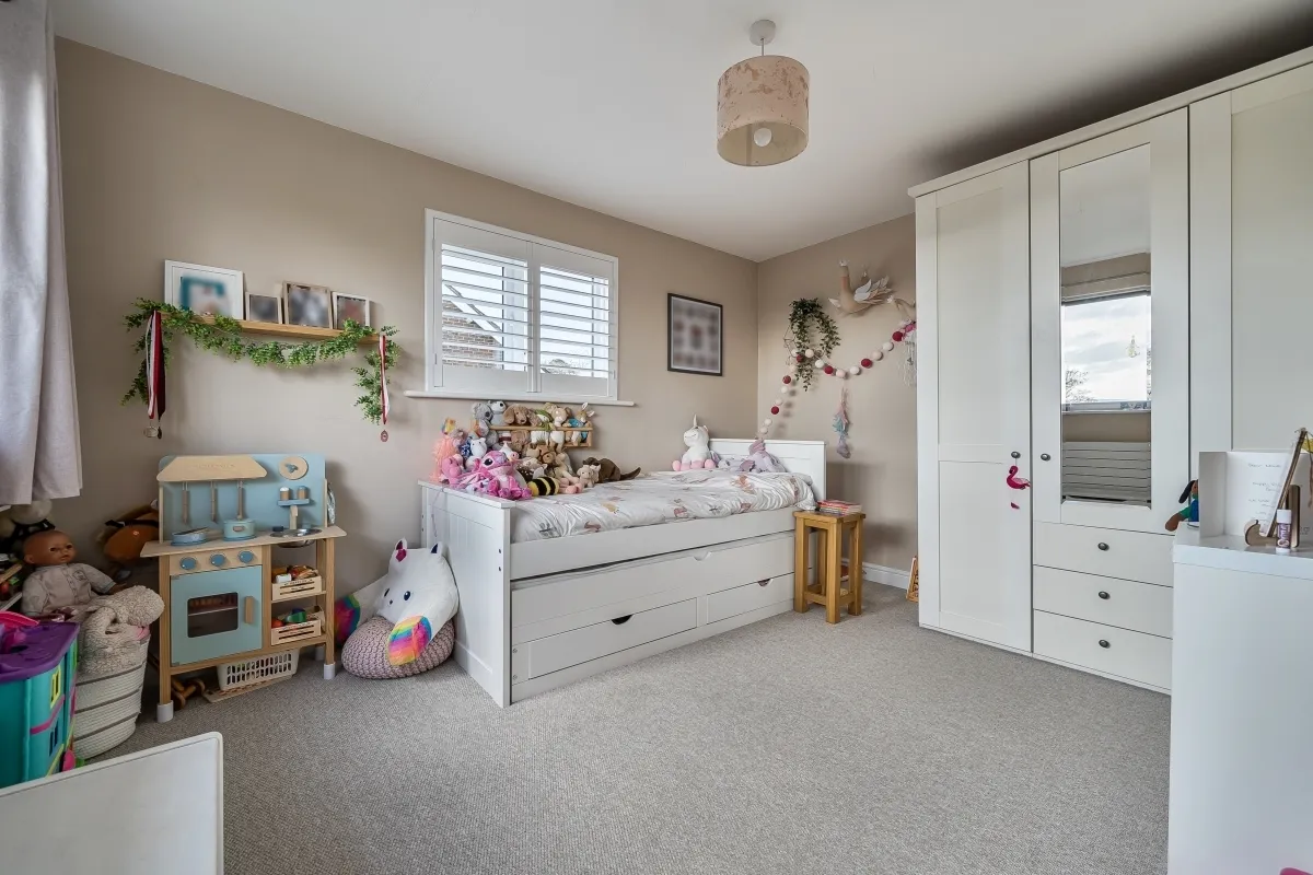 Mill Close Horsham RH13, photo 8