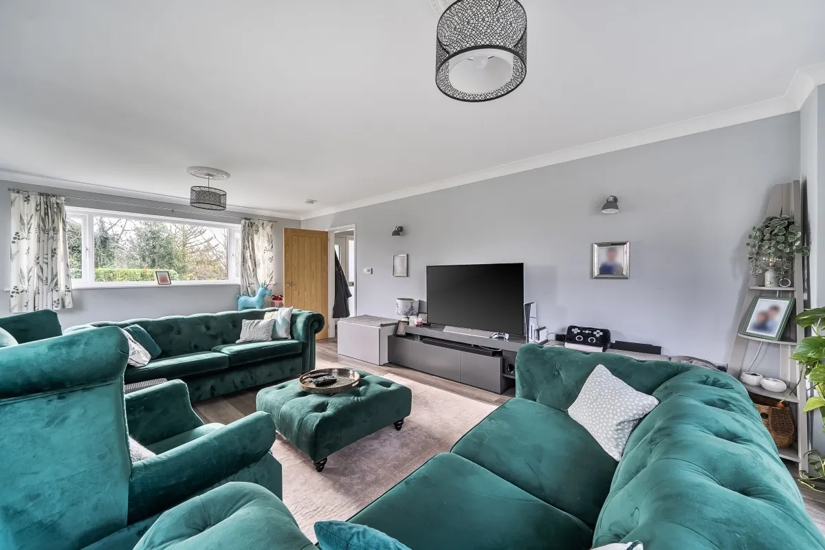Mill Close Horsham RH13, photo 2
