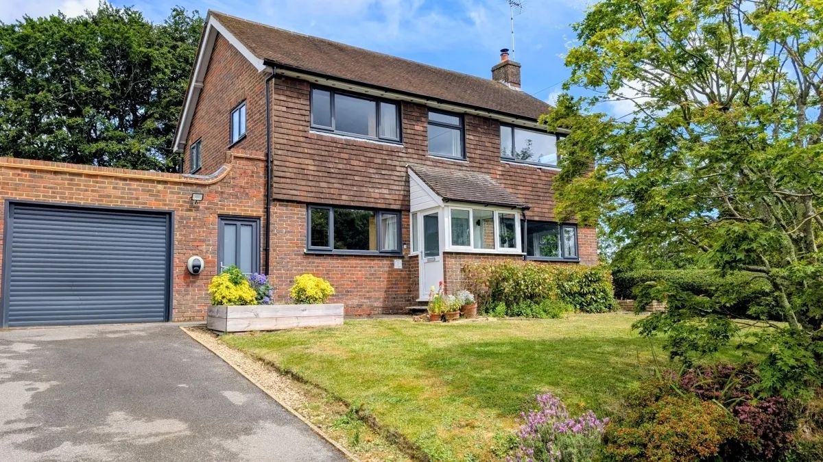 Mill Close Horsham RH13, photo 3