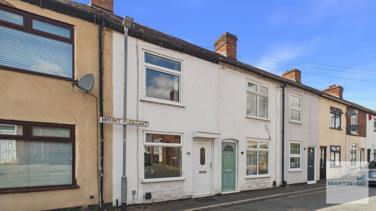 2 bed house for sale — Mount Pleasant, Two Gates, Tamworth