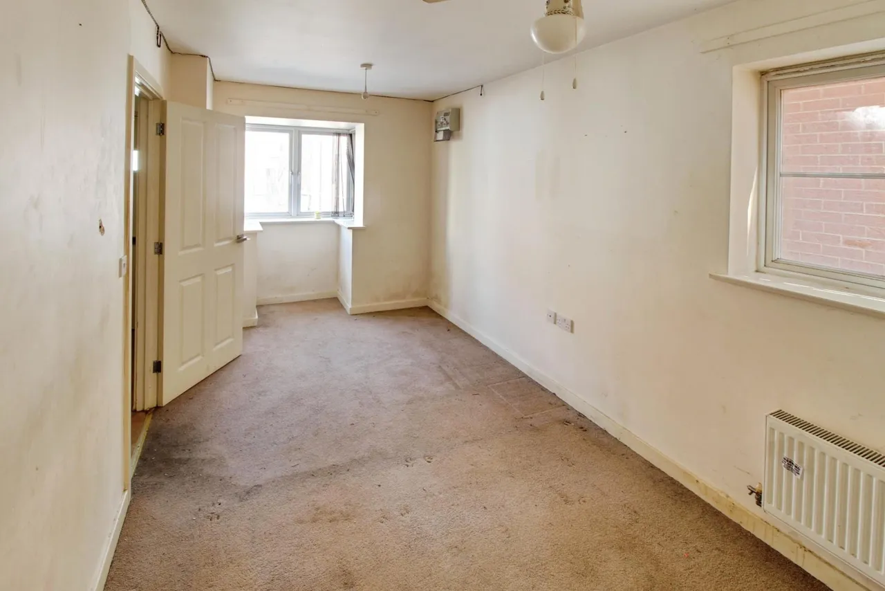 Neptune Close, Cardea, PE2, photo 4