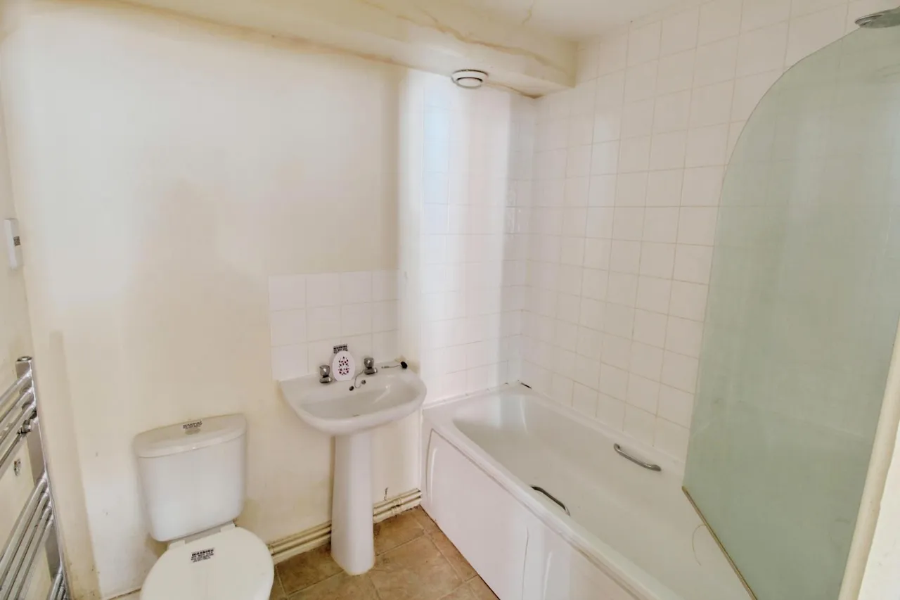 Neptune Close, Cardea, PE2, photo 6