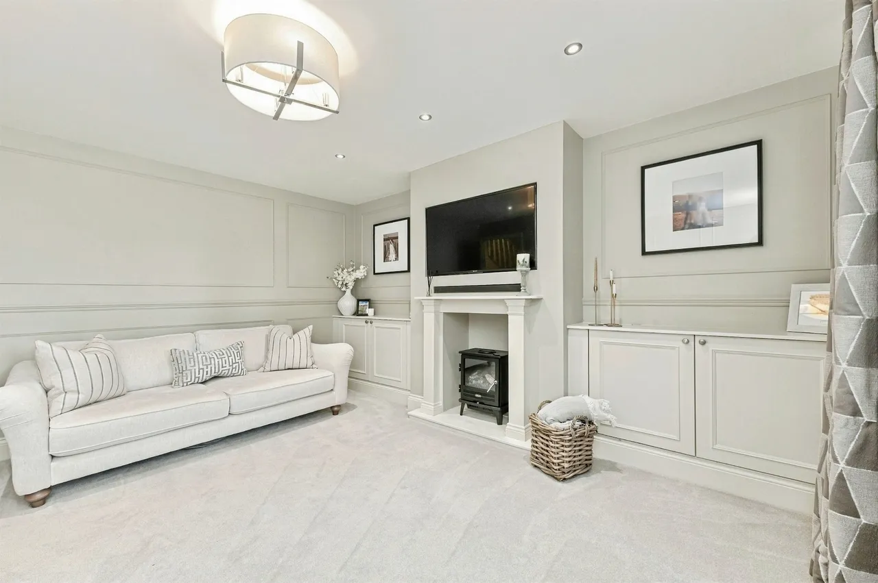 South Lane, Netherton, WF4, photo 13