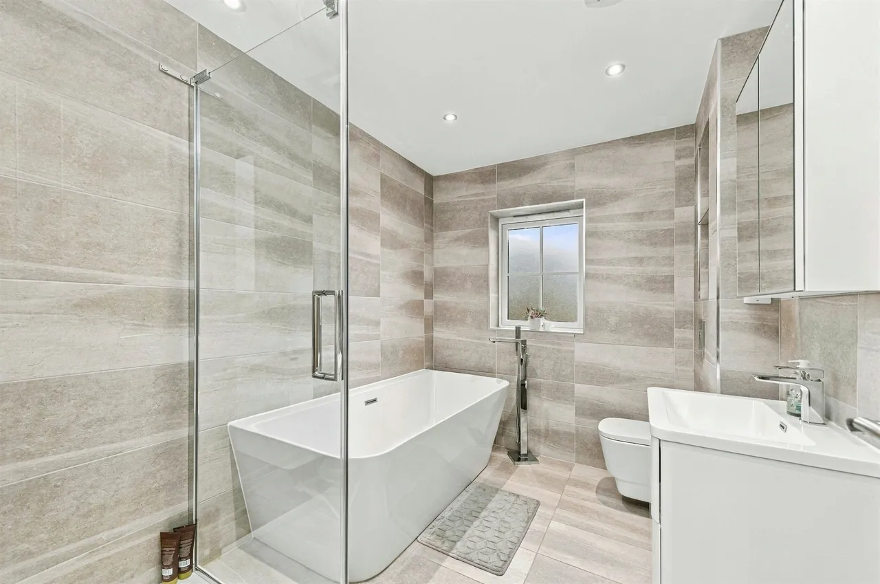 South Lane, Netherton, WF4, photo 21