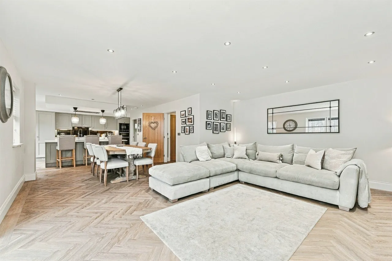 South Lane, Netherton, WF4, photo 3