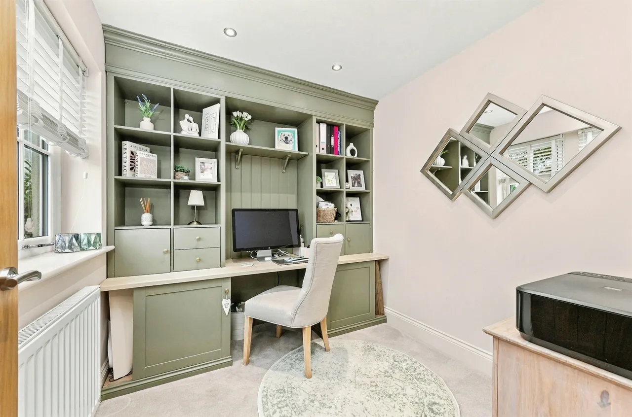 South Lane, Netherton, WF4, photo 17