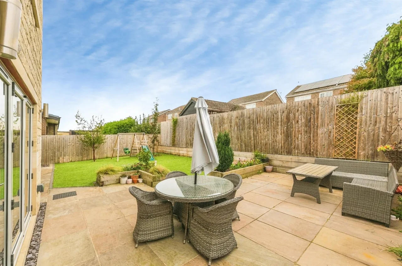 South Lane, Netherton, WF4, photo 26