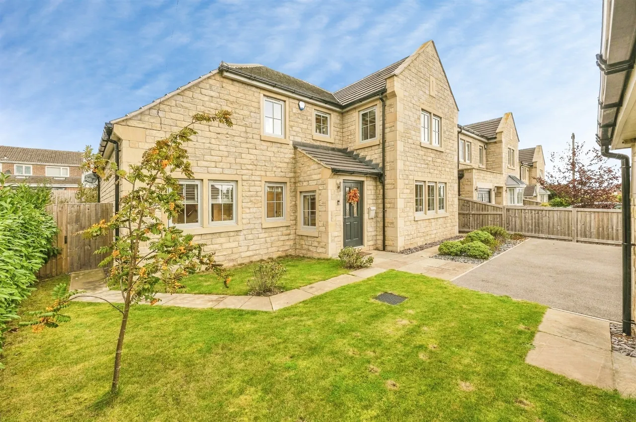 South Lane, Netherton, WF4, photo 2