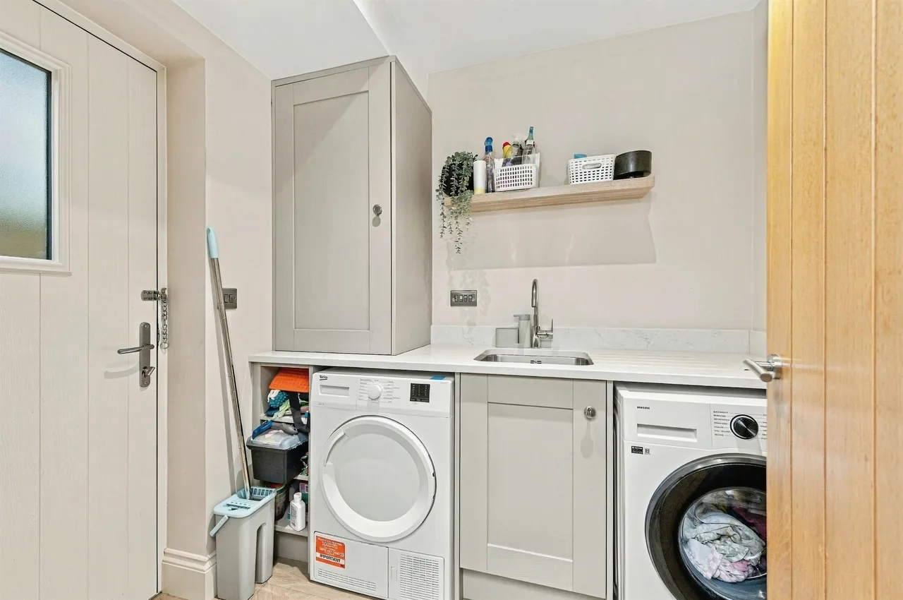 South Lane, Netherton, WF4, photo 10