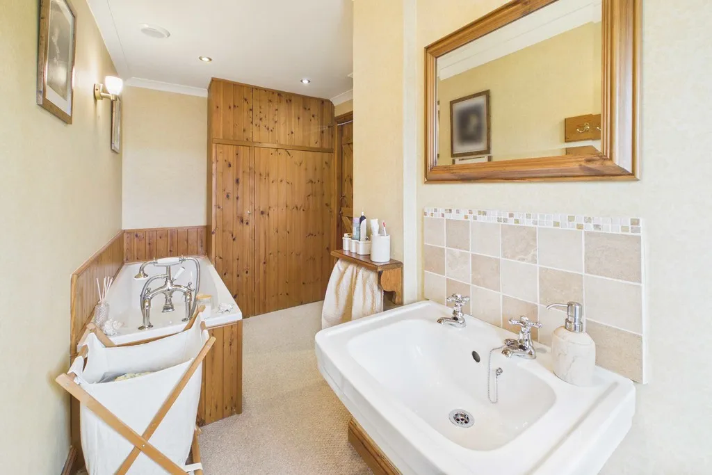 London Road, Lindal, LA12, photo 25