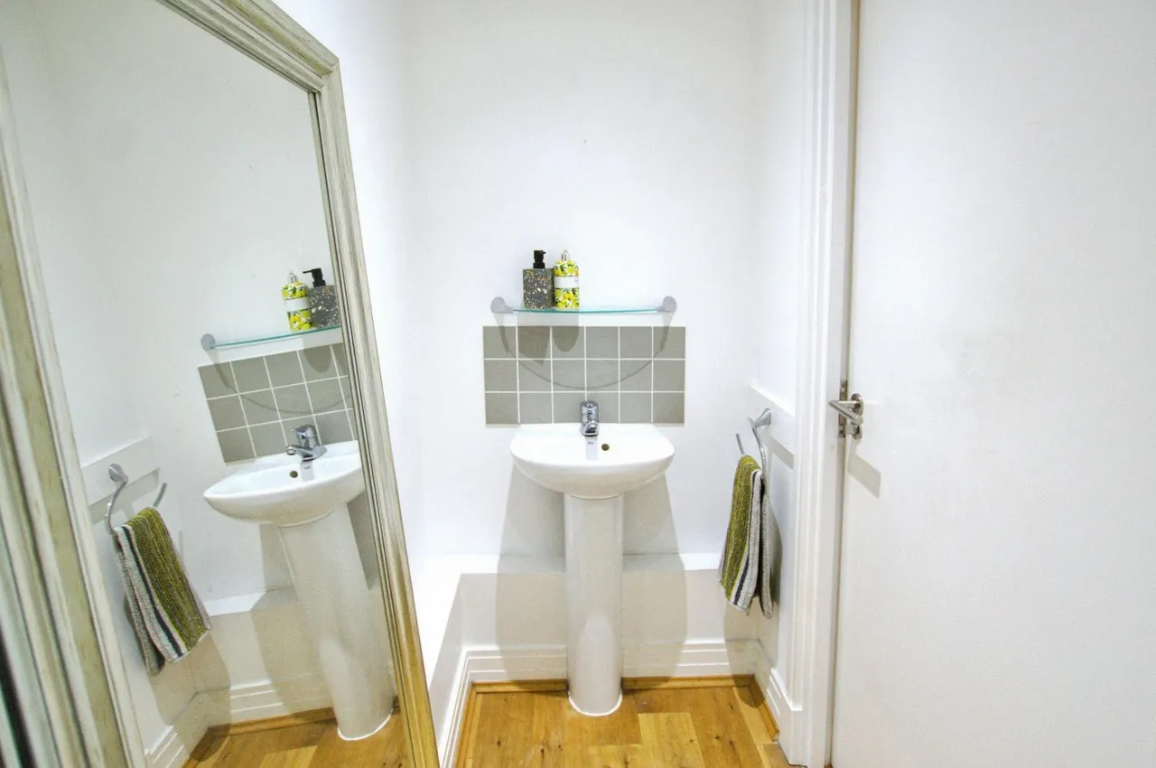 Cameron Close, Wood Green, London, N22, photo 11