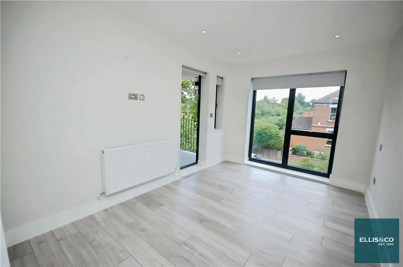 Woodside Park Road, London, N12, photo 5