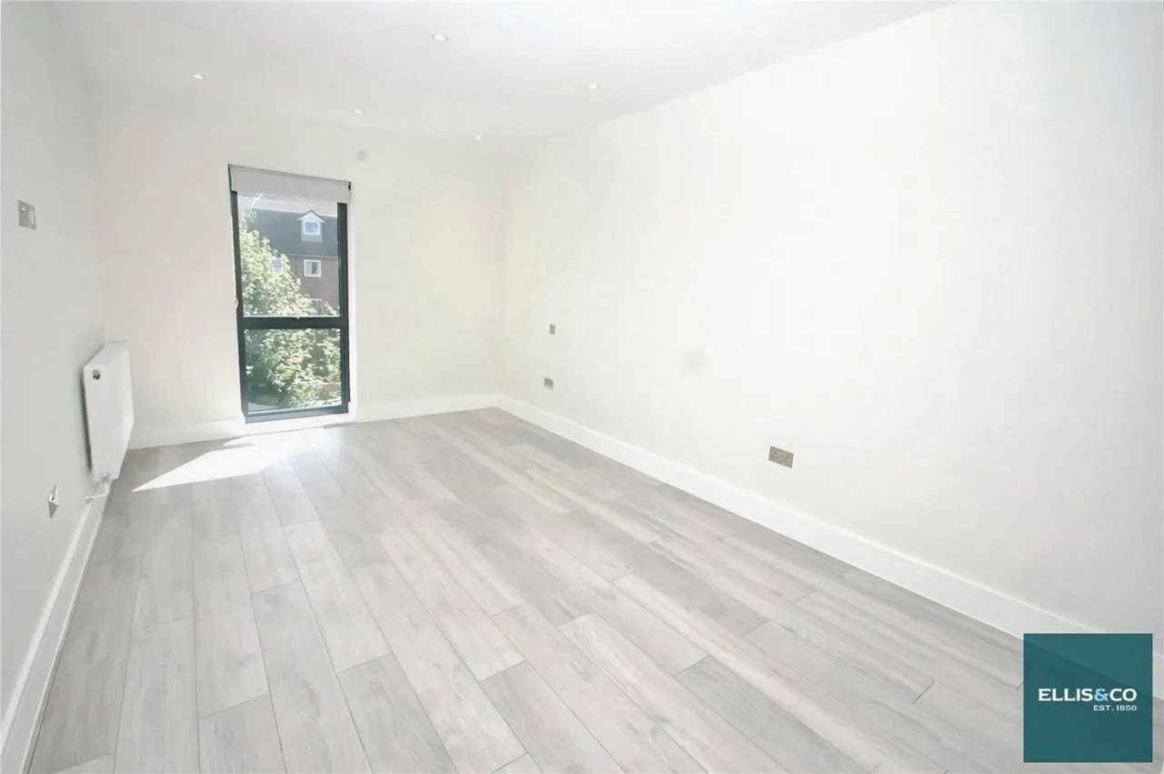 Woodside Park Road, London, N12, photo 6