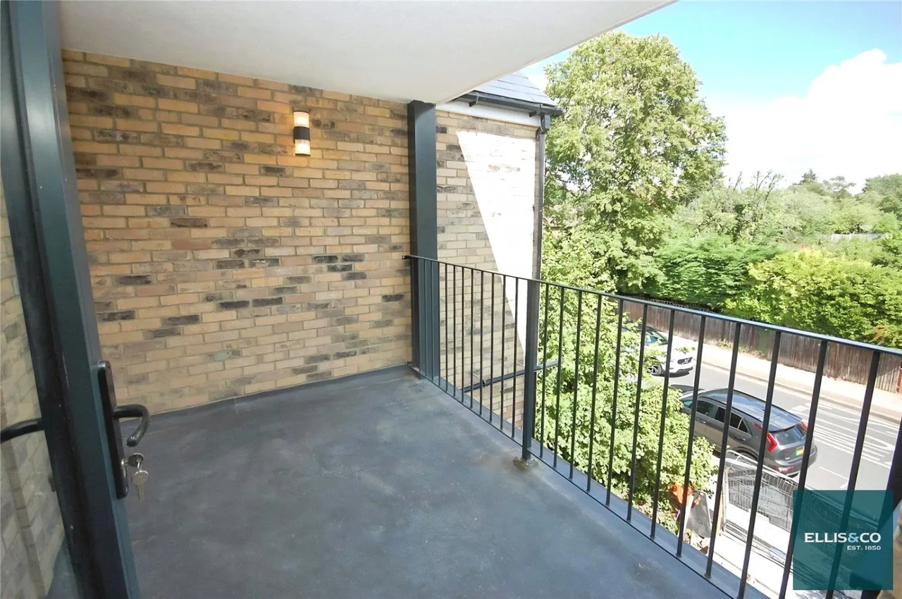 Woodside Park Road, London, N12, photo 4