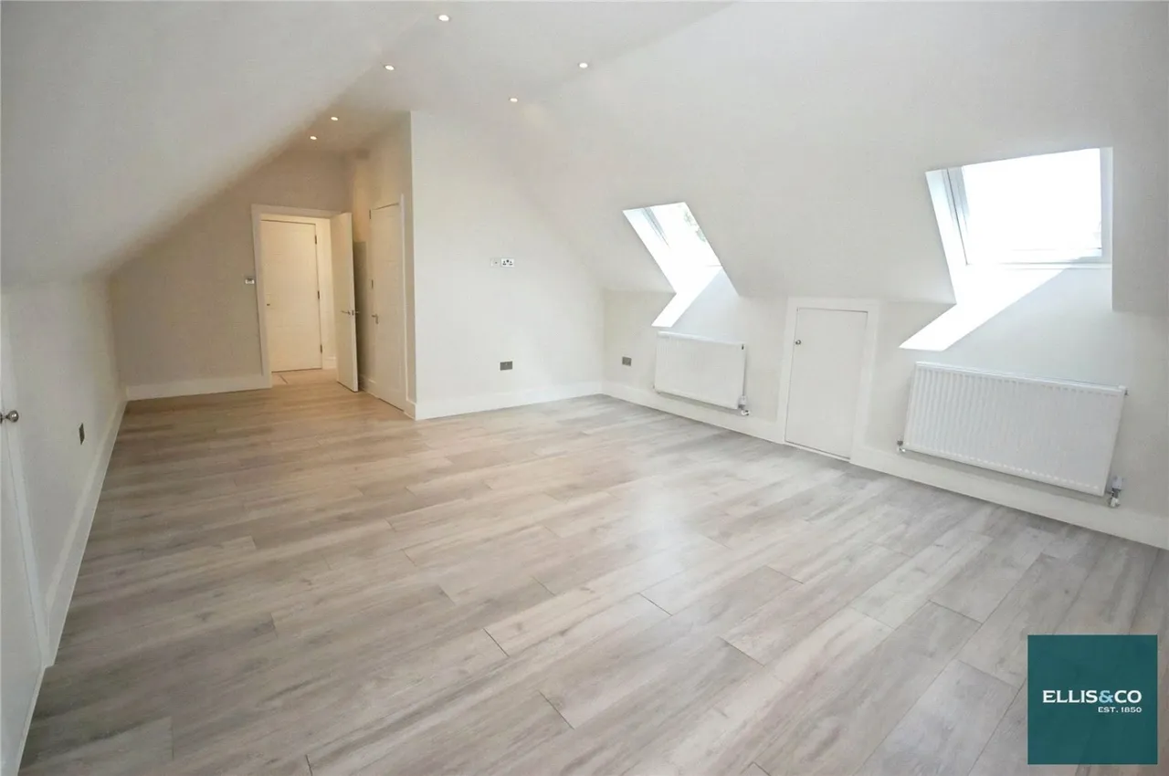 Woodside Park Road, London, N12, photo 9