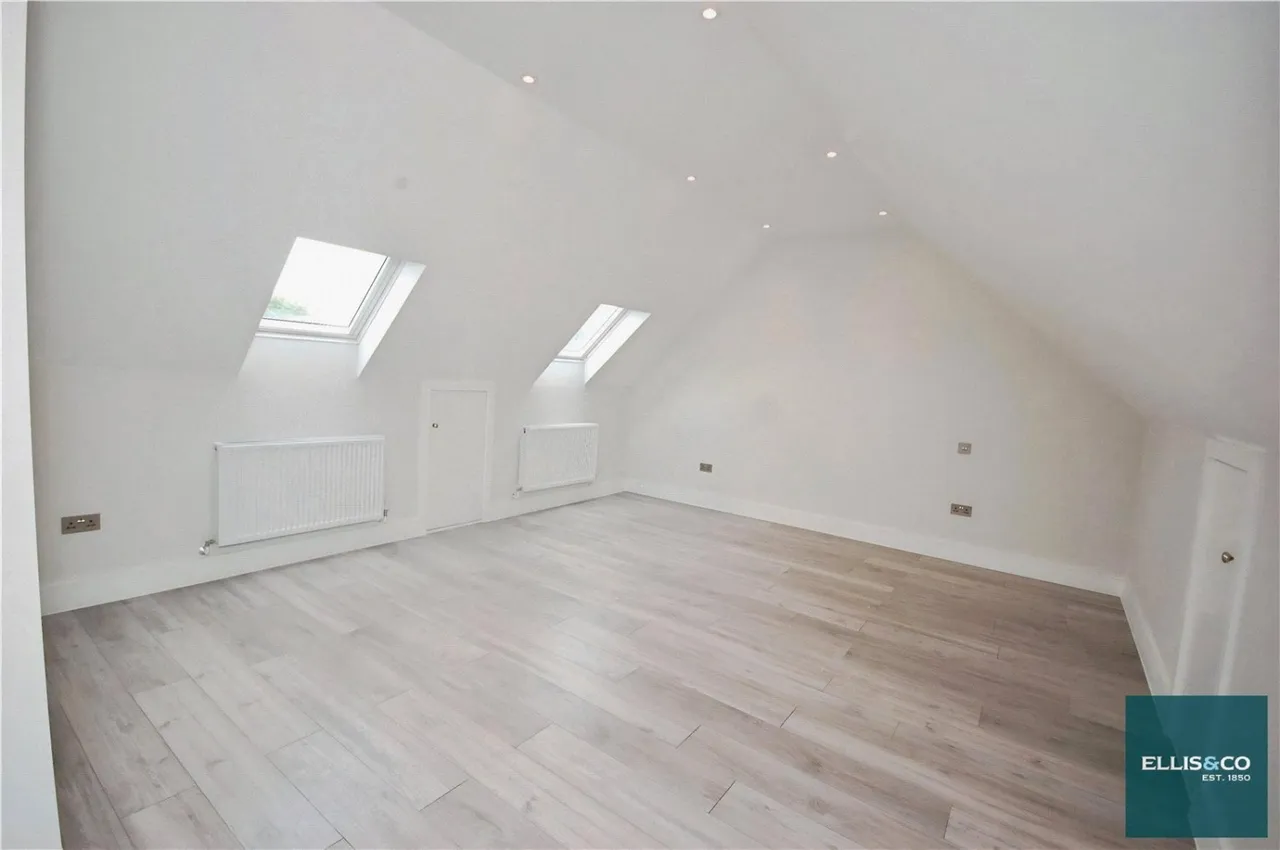 Woodside Park Road, London, N12, photo 10