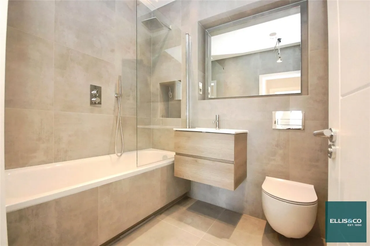 Woodside Park Road, London, N12, photo 7