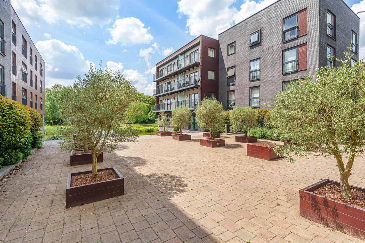 2 Victoria Court, Howard Road, Stanmore, photo 4