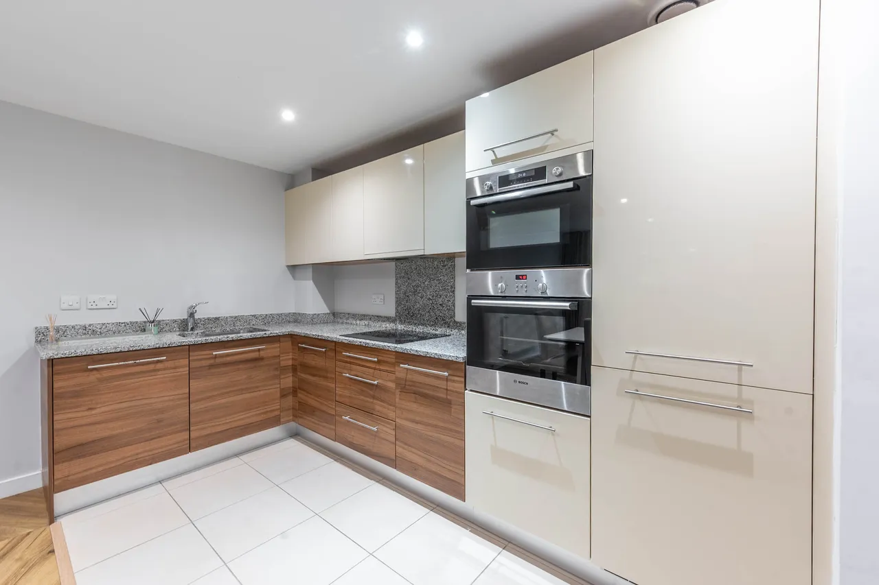 2 Victoria Court, Howard Road, Stanmore, photo 3
