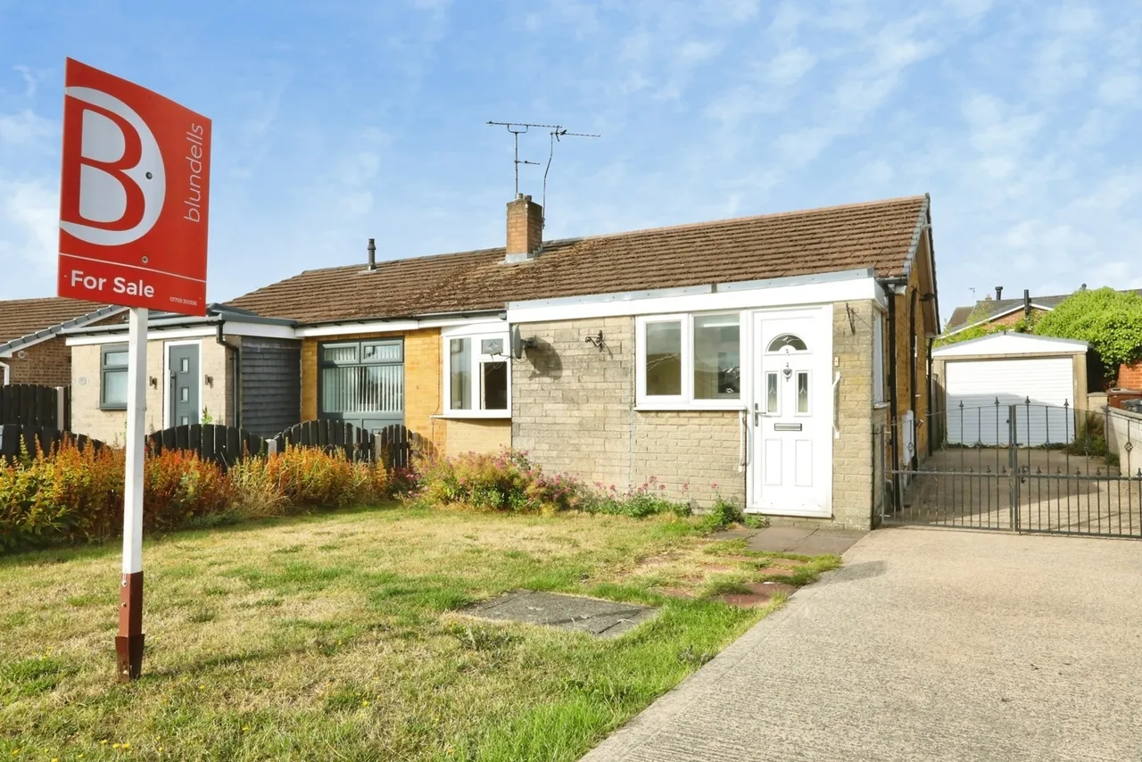 2 bed house for sale — Holyrood Rise, Bramley, Rotherham, South Yorkshire, S66
