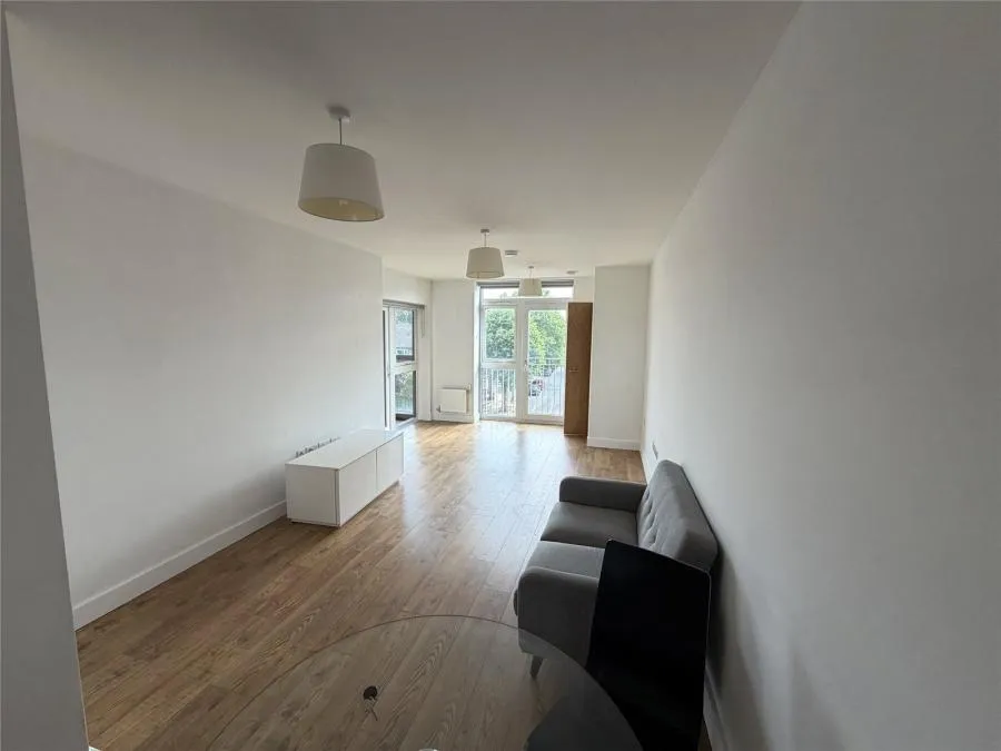 Bowes Road, London, N11, photo 2