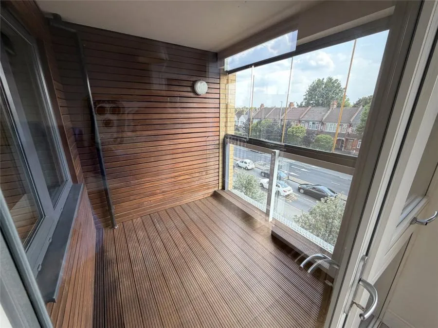 Bowes Road, London, N11, photo 6