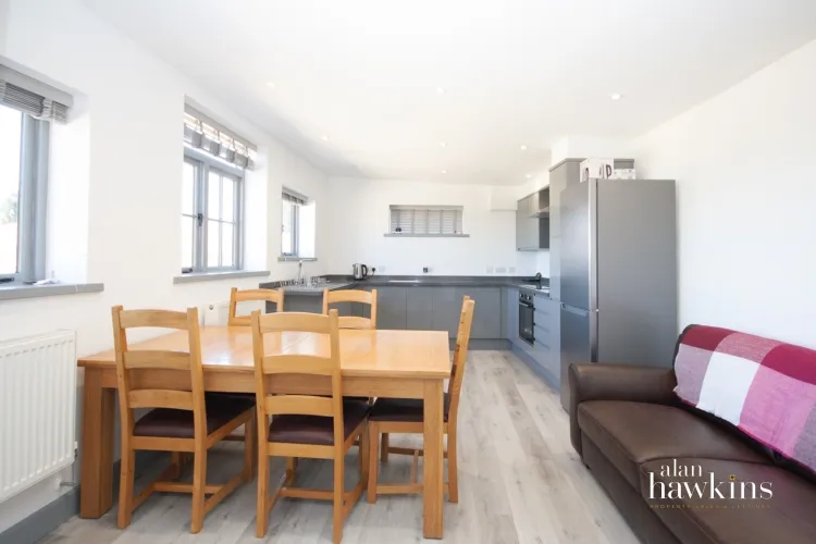 Barton Close, Bradenstoke, SN15, photo 6