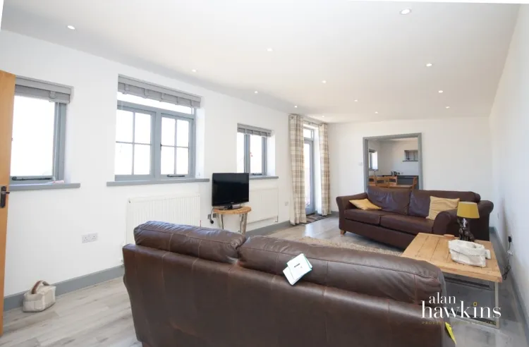 Barton Close, Bradenstoke, SN15, photo 5