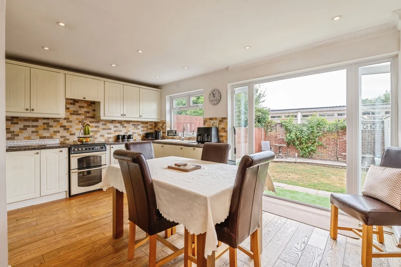 Alicia Avenue, Wickford, Essex, SS11, photo 2