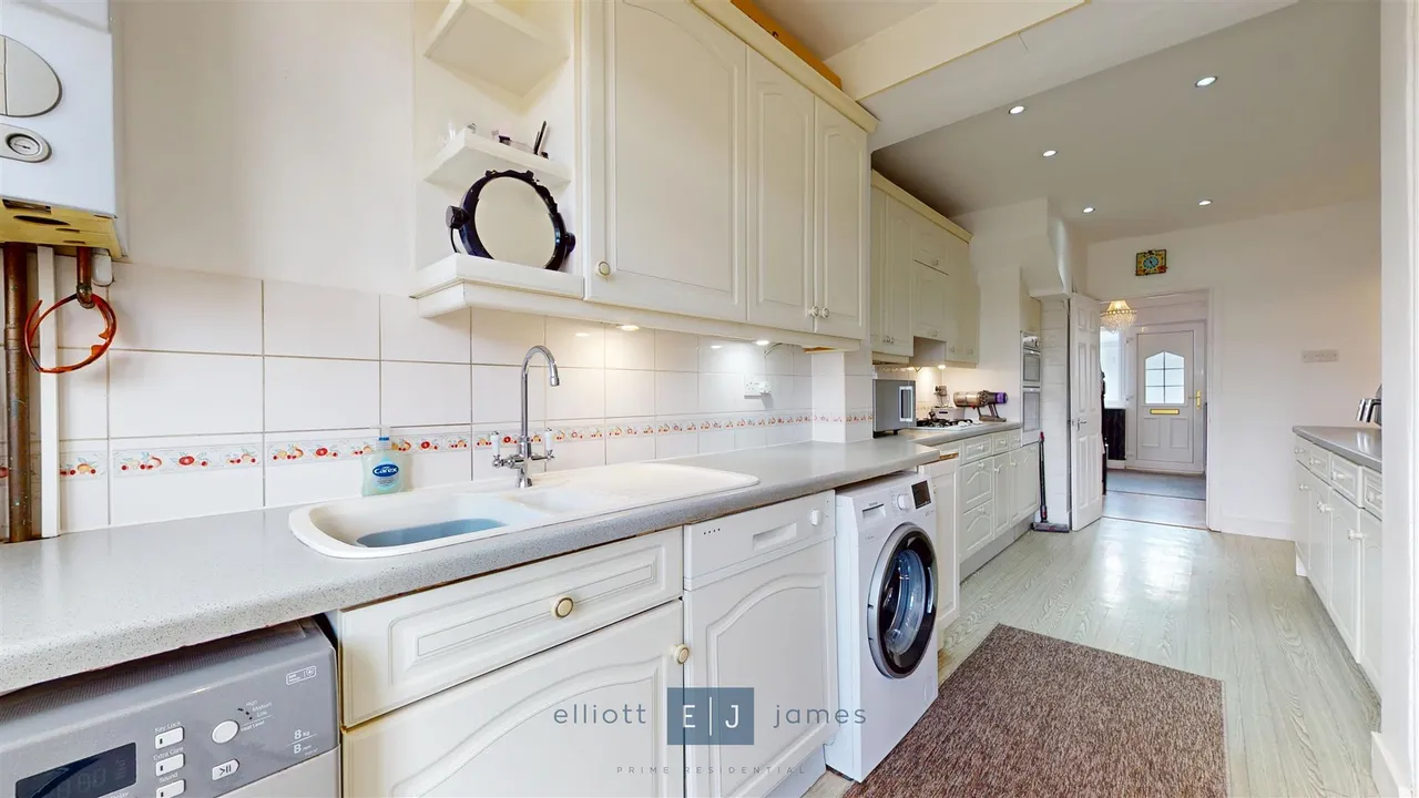 Frankland Road, London, photo 6